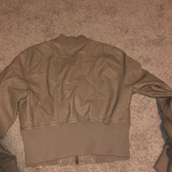 Leather jacket - Picture 2 of 4